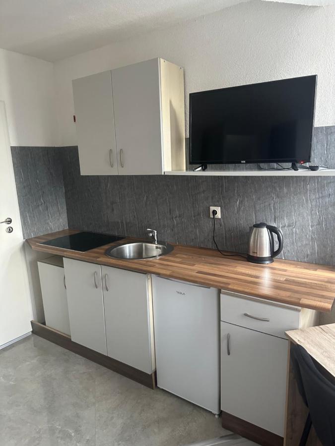 H Apartments Τούζλα Εξωτερικό φωτογραφία